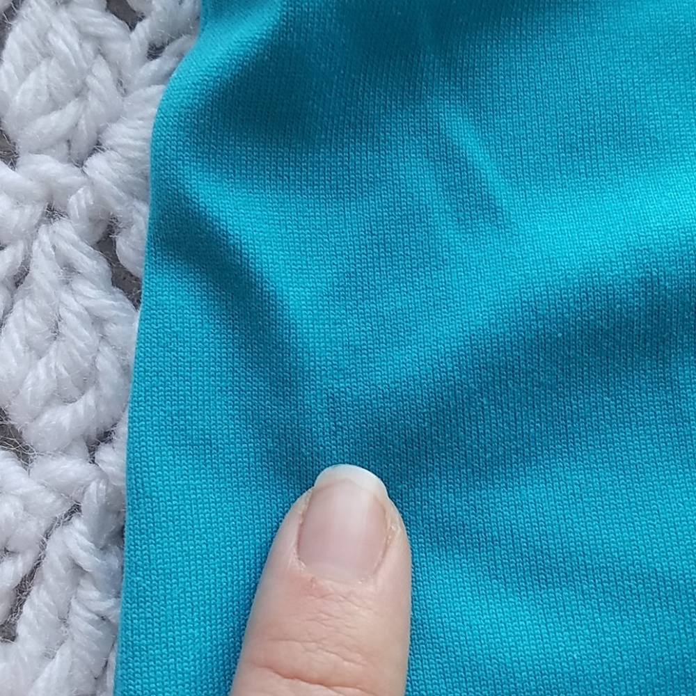 🦈 3/$20 UA Teal Semi-Fitted Heat Gear Top - Picture 8 of 8